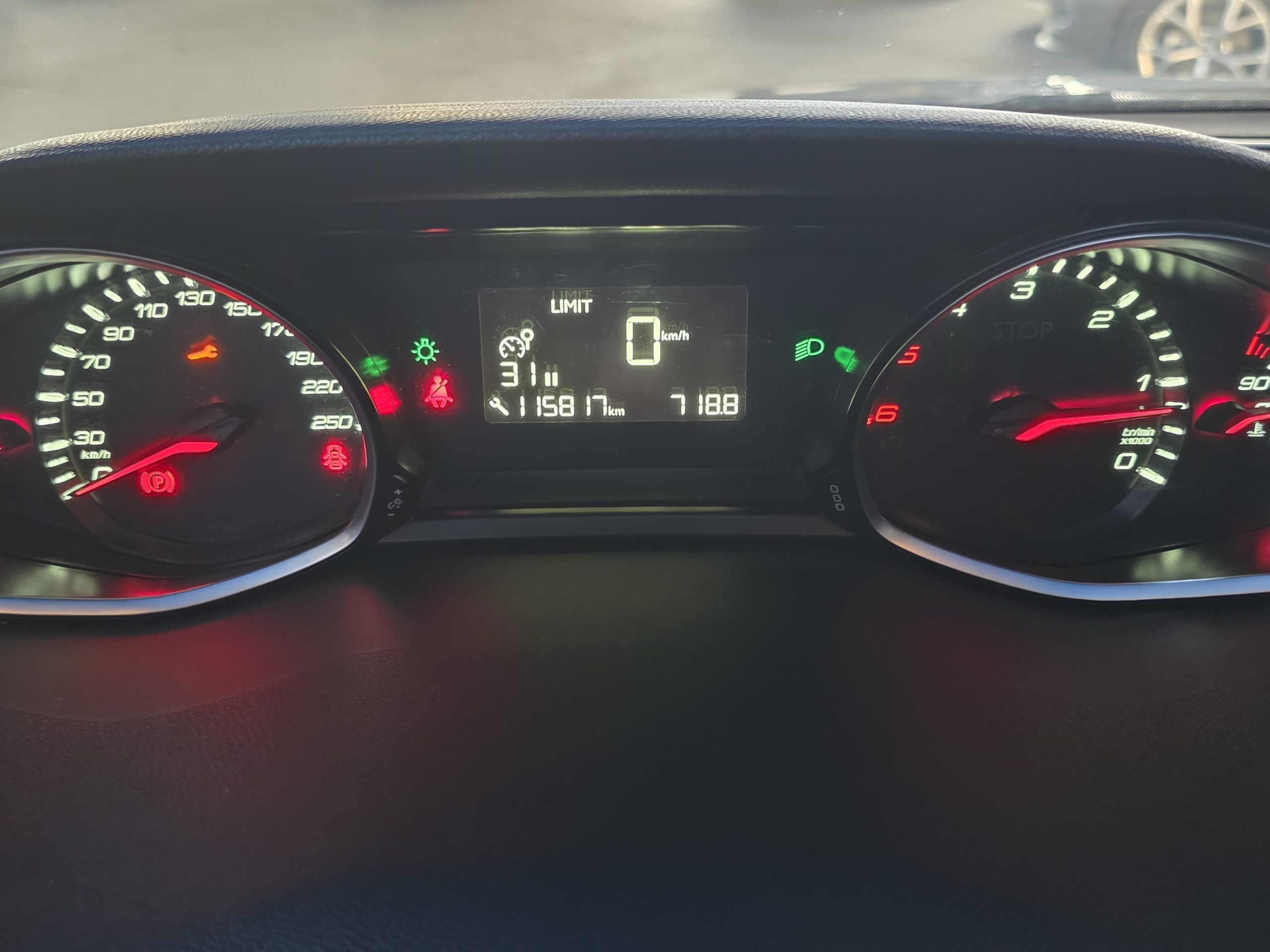 PEUGEOT 308 1.6  HDI