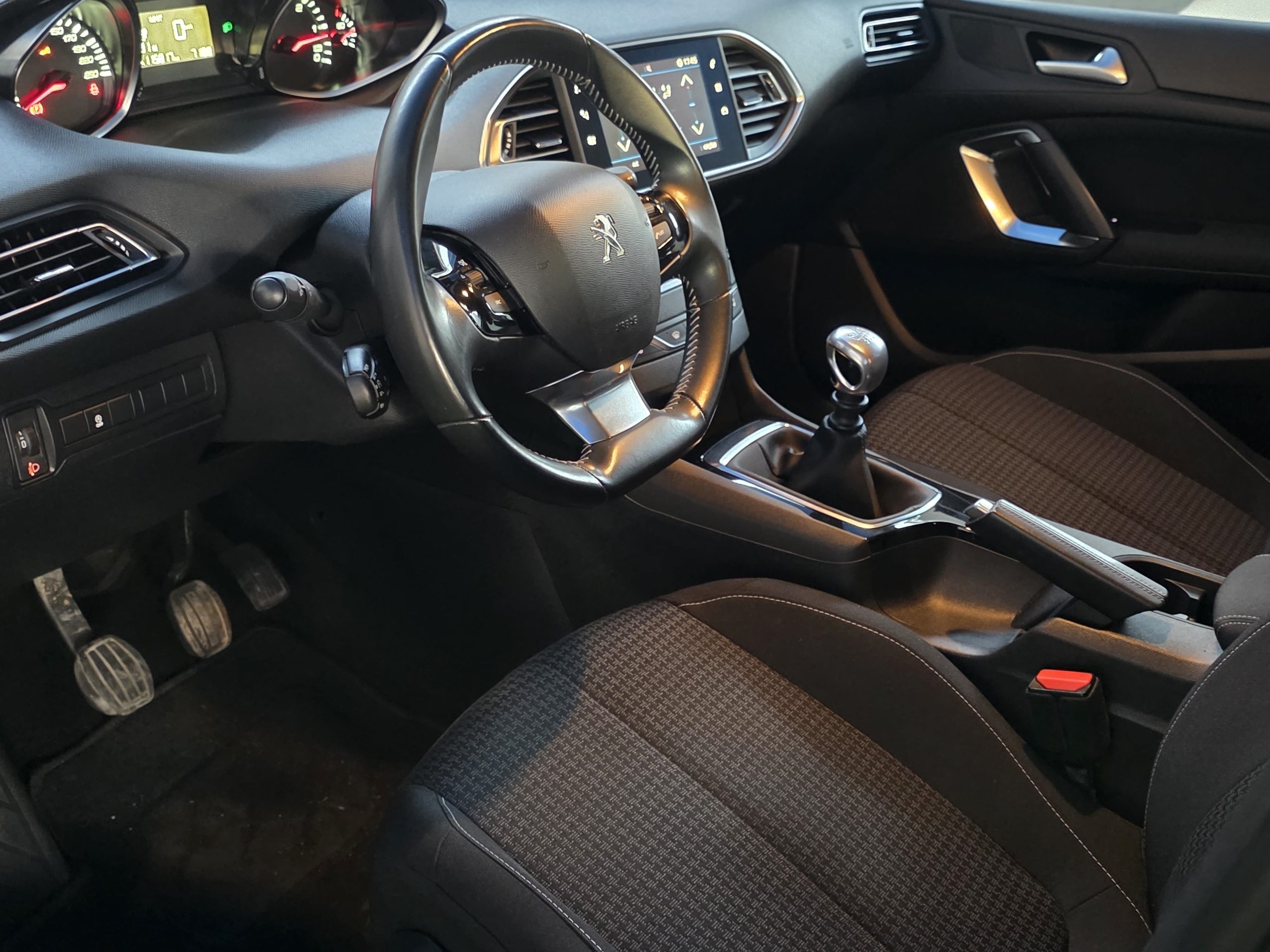 PEUGEOT 308 1.6  HDI