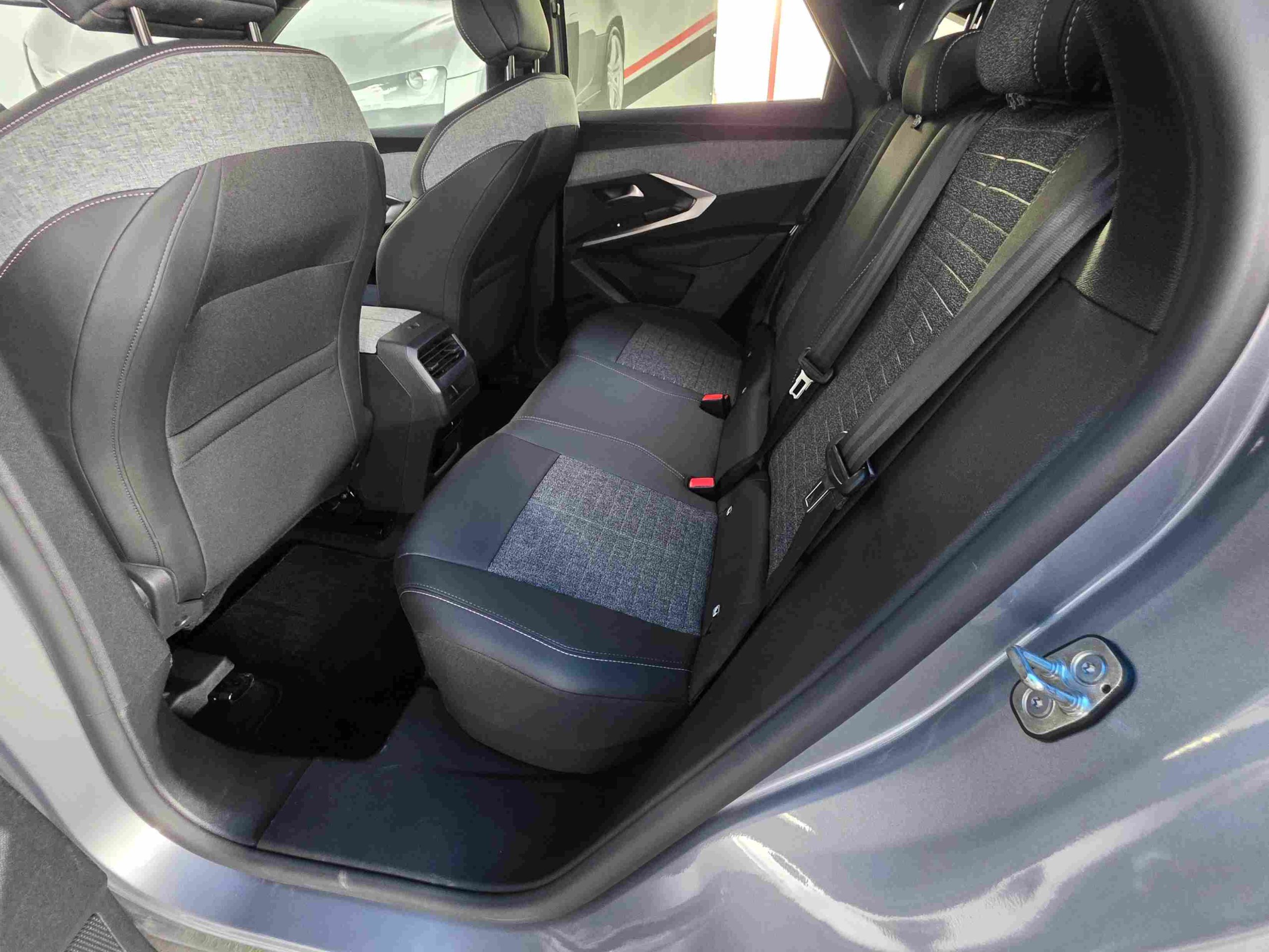 PEUGEOT 3008 1.2 HIBRIDO ALLUR