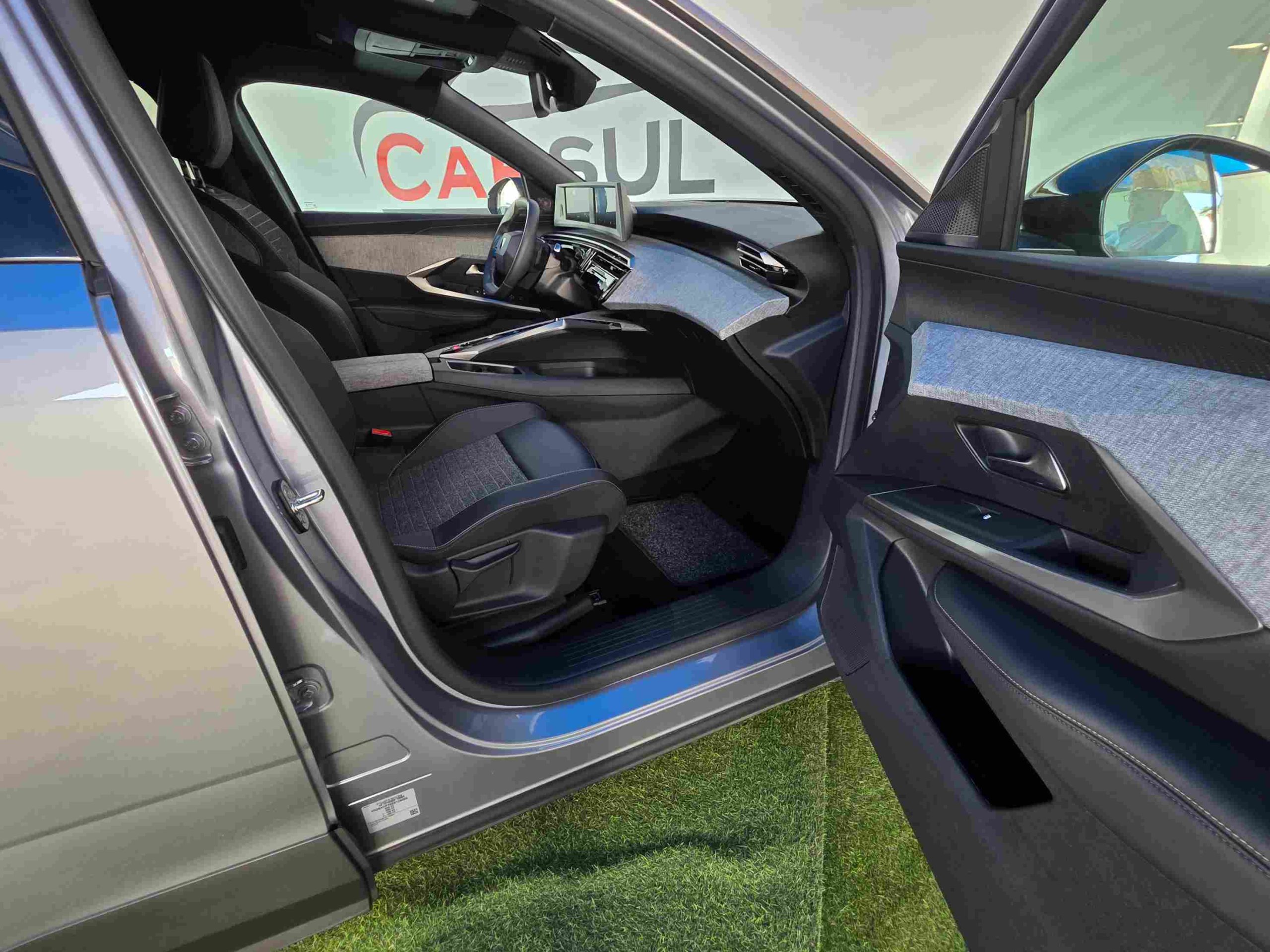 PEUGEOT 3008 1.2 HIBRIDO ALLUR
